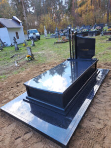 Read more about the article Nagrobek – Hrebenne