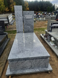 Read more about the article Bełżec – monochromatyczny nagrobek