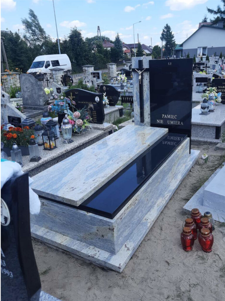 Read more about the article Narol- nagrobek z ciekawego kamienia