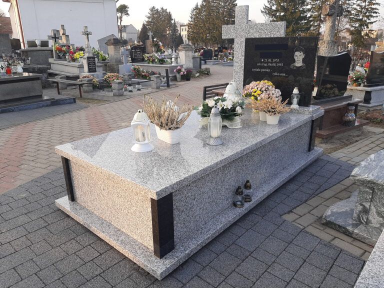 Read more about the article Tomaszów Lubelski – nagrobek