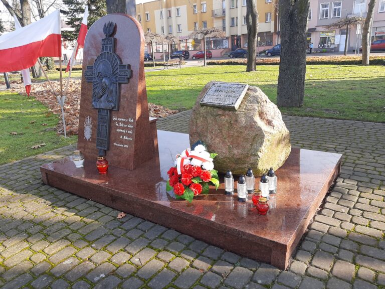 Read more about the article Cieszanów – krzyż katyński