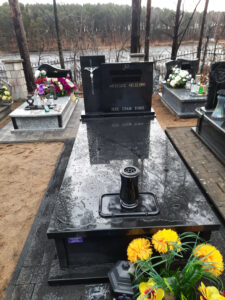 Read more about the article Nowy nagrobek w miejscowości Ruda Różaniecka w gminie Narol