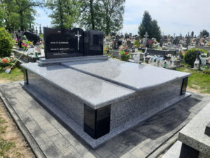 Read more about the article Rodzinny grobowiec w Zamchu