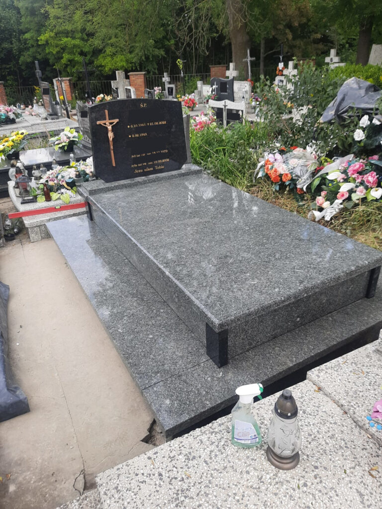 Read more about the article Nagrobek w Wożuczynie