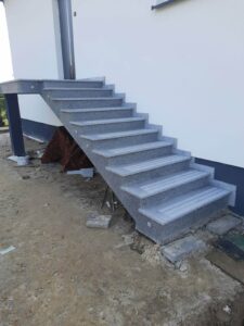 Read more about the article Granitowe schody zewnętrzne w Tomaszowie Lubelskim