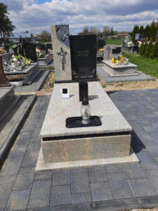 Read more about the article Pomnik w Cieszanowie