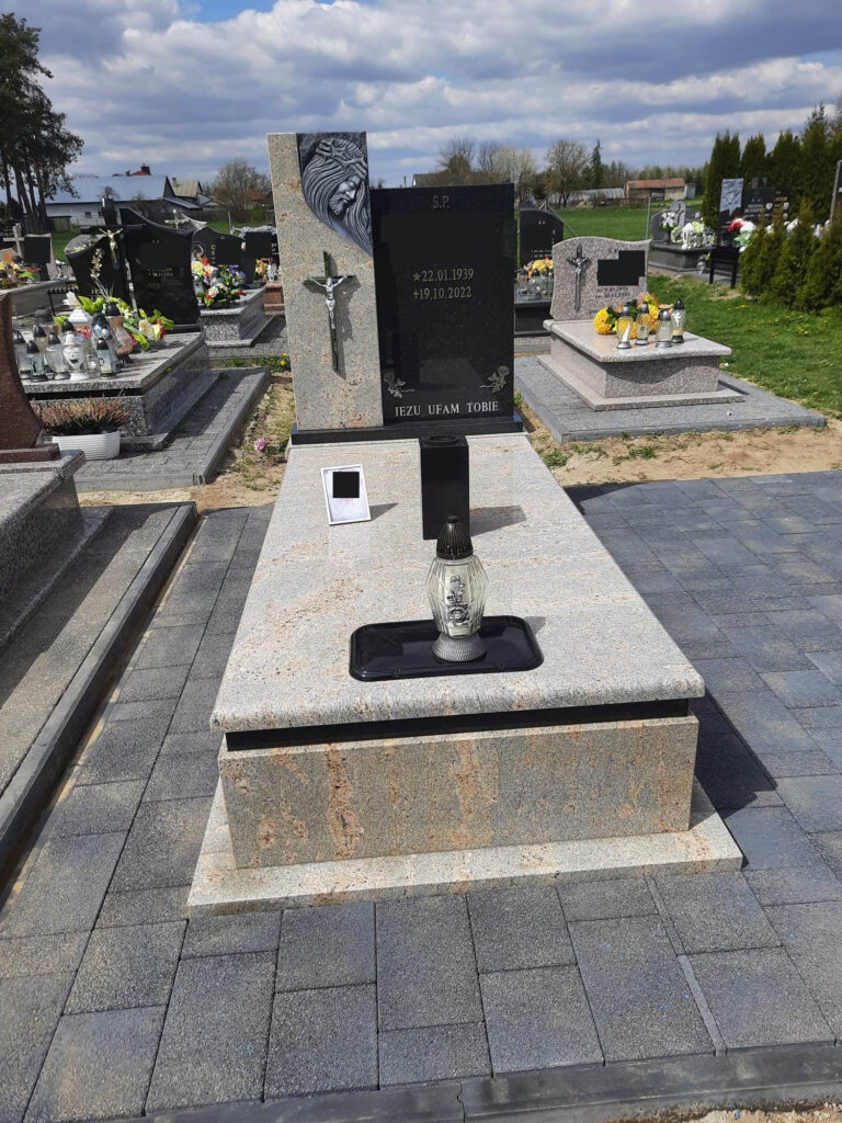 Read more about the article Pomnik w Cieszanowie