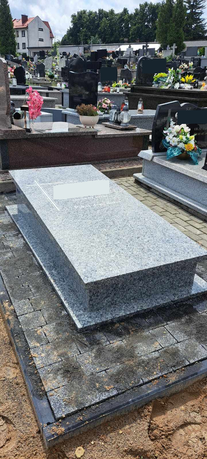 Read more about the article Nagrobek w Tomaszowie Lubelskim