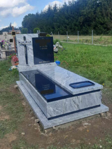 Read more about the article Kolejny nagrobek w Cieszanowie