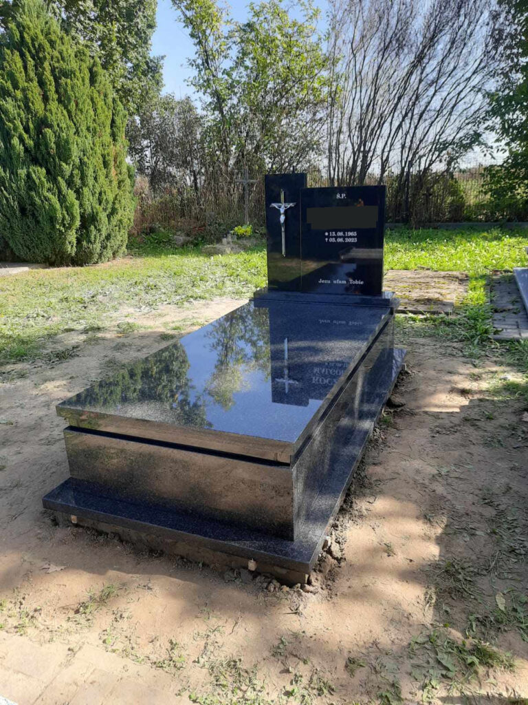 Read more about the article Nagrobek w Szarowoli