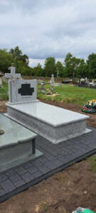 Read more about the article Nagrobek w Żurawcach