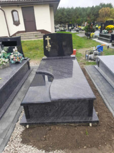 Read more about the article Kolejny nagrobek w Lubyczy Królewskiej