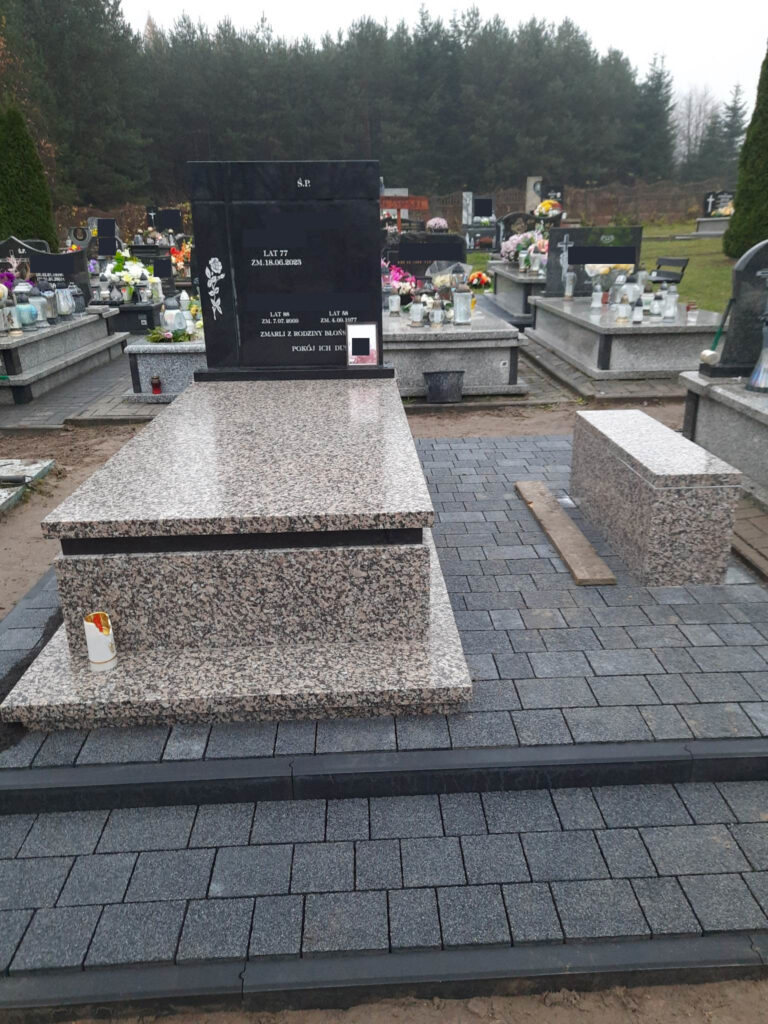 Read more about the article Nagrobek z kamienną ławką w Bełżcu