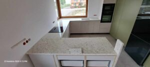 Read more about the article Kamienny blat kuchenny