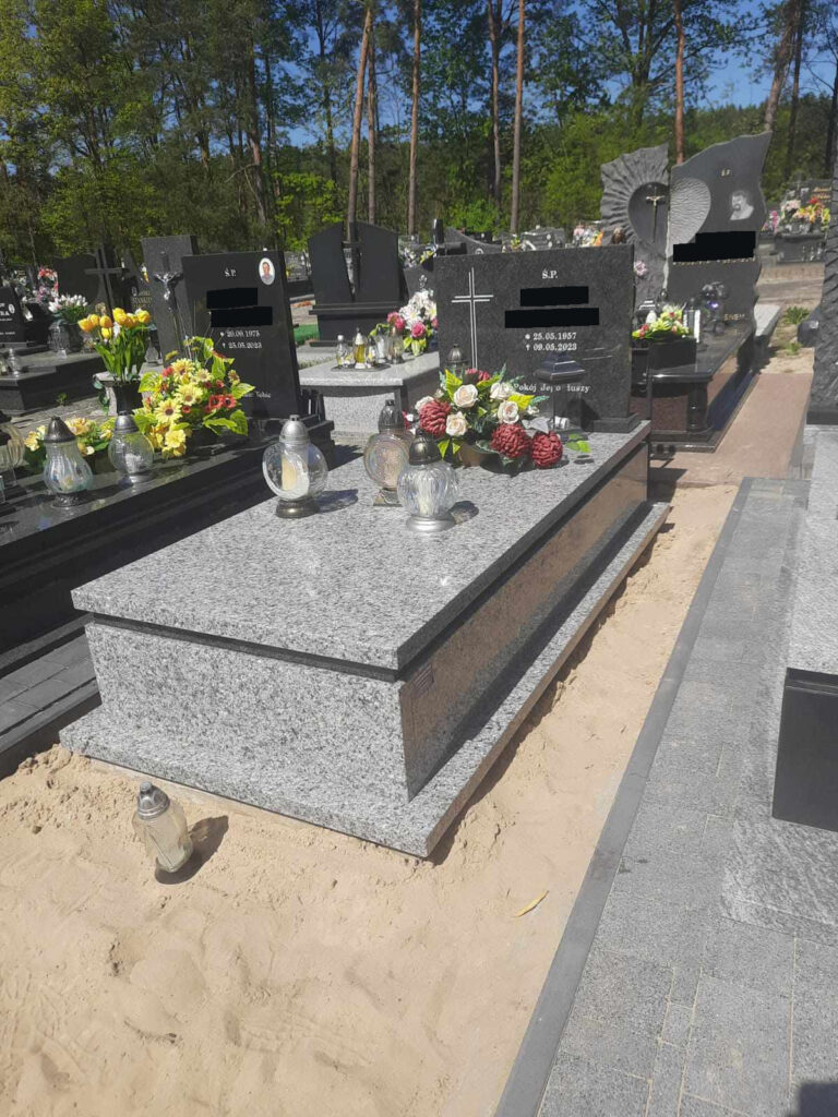 Read more about the article Nagrobek w Rudzie Różanieckiej