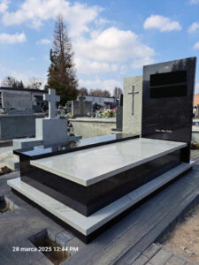 Read more about the article Nagrobek w Tomaszowie Lubelskim