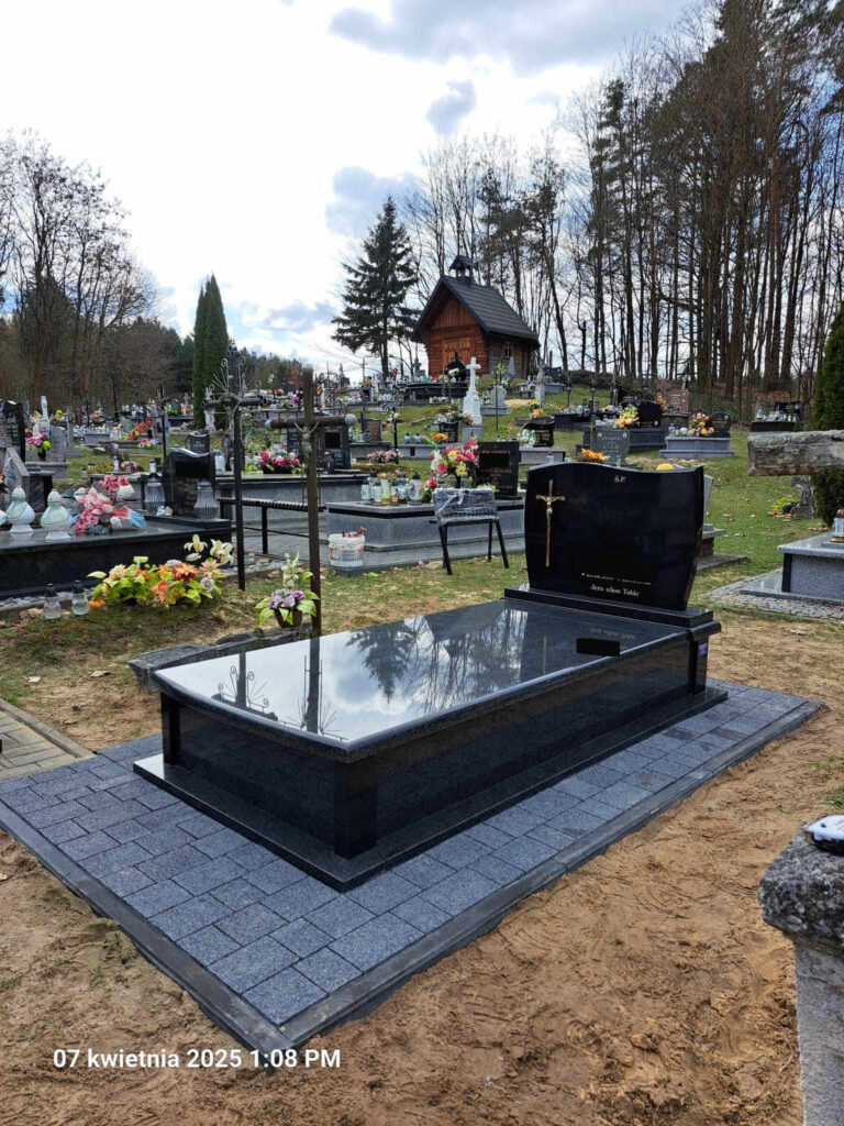 Read more about the article Nagrobek w Siedliskach