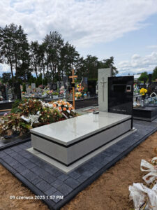 Read more about the article Nagrobek w Cieszanowie