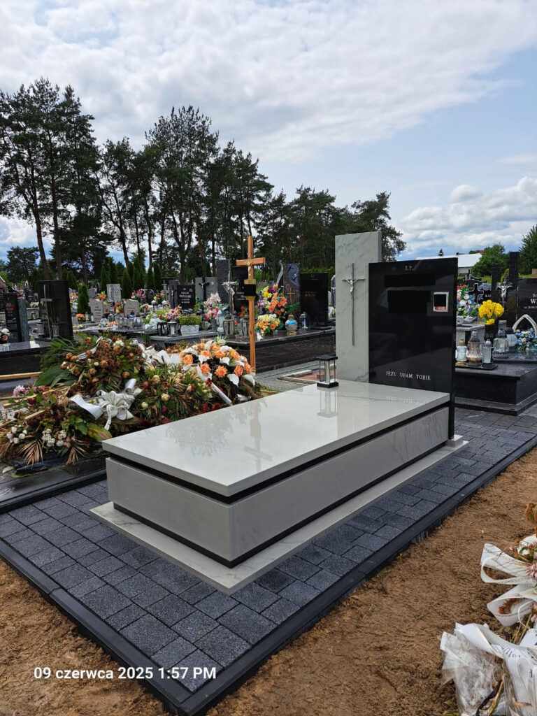 Read more about the article Nagrobek w Cieszanowie