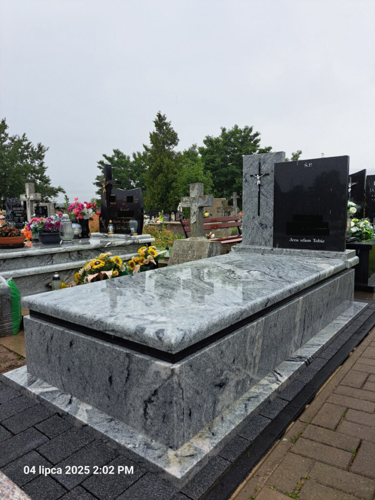 Read more about the article Klasyczny nagrobek