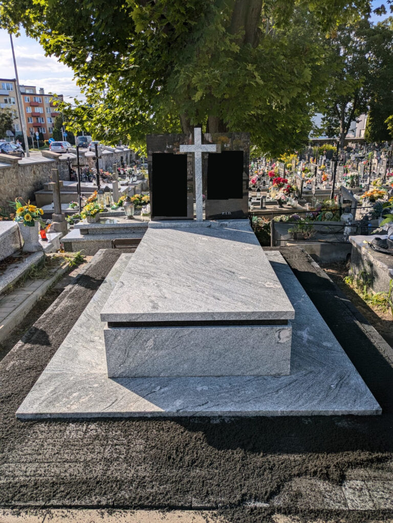 Read more about the article Nagrobek rodzinny w Zamościu