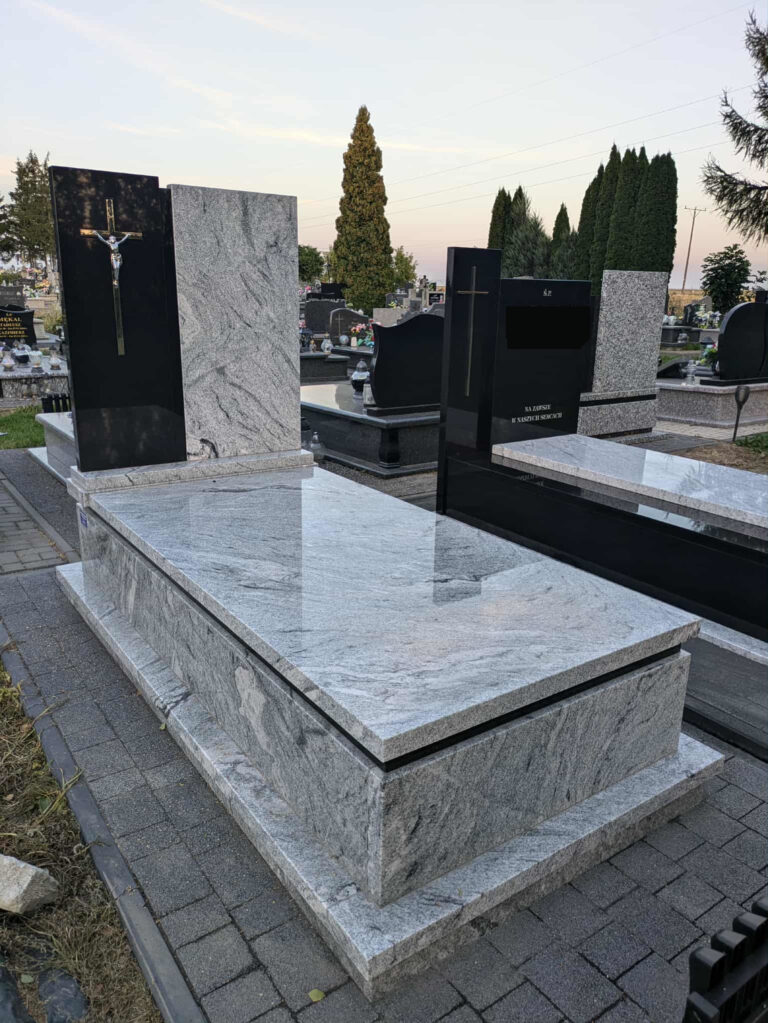 Read more about the article Kolejny nagrobek w Jarczowie