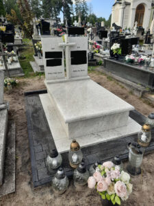 Read more about the article Nagrobek w Narolu