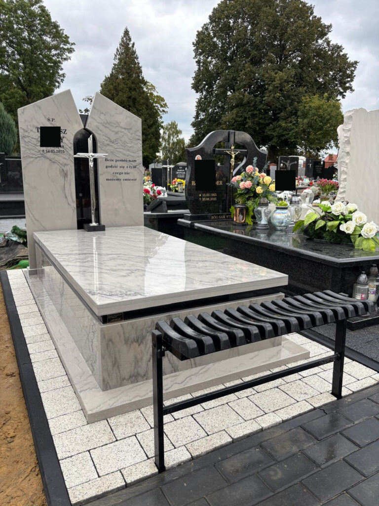 Read more about the article Nagrobek w Tomaszowie Lubelskim