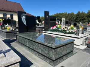 Read more about the article Nagrobek w Lubyczy Królewskiej