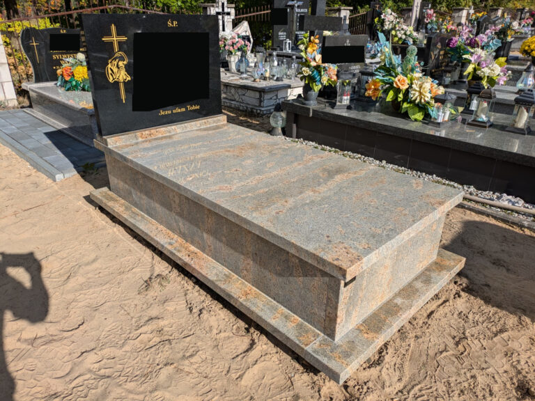 Read more about the article Nagrobek w Rudzie Różanieckiej