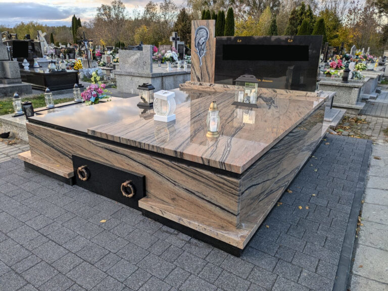 Read more about the article Tomaszów Lubelski- rodzinny grobowiec z granitu