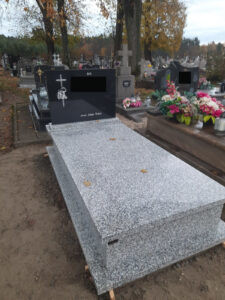 Read more about the article Nagrobek w Płazowie, gmina Narol