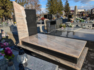 Read more about the article Nagrobek w Tomaszowie Lubelskim