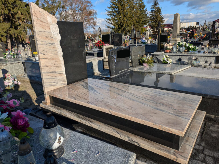 Read more about the article Nagrobek w Tomaszowie Lubelskim