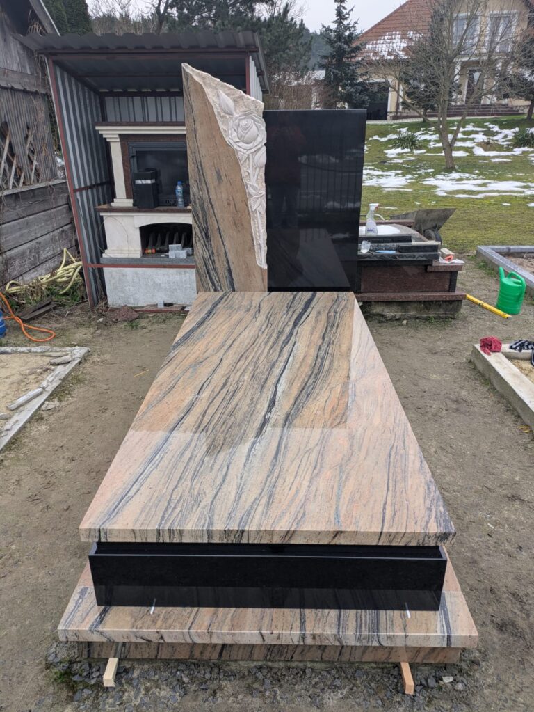 Read more about the article Nowy nagrobek na wystawce przy zakładzie