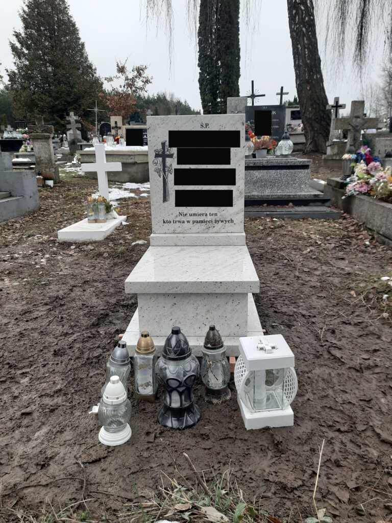 Read more about the article Mały nagrobek rodzinny w Bełżcu