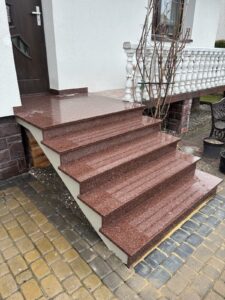 Read more about the article Granitowe schody zewnętrzne w Tomaszowie Lubelskim