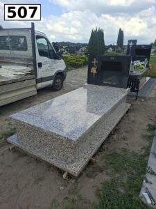 Read more about the article Klasyczny nagrobek w Lubyczy Królewskiej