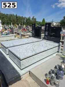 Read more about the article Podwójny nagrobek w Łosińcu