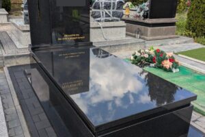 Nagrobek w Ulhówku