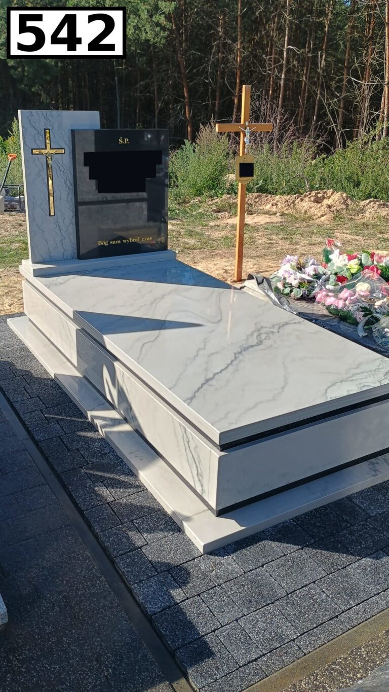 Read more about the article Nagrobek w gminie Cieszanów